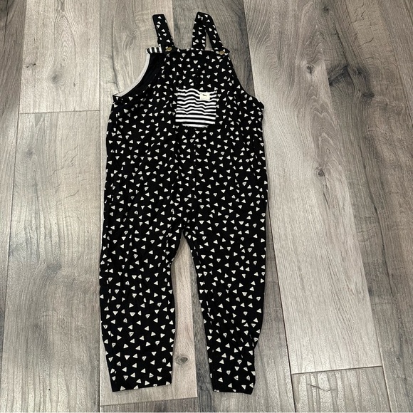 Chic Black and White Geometric Print one piece Overalls - Picture 11 of 15